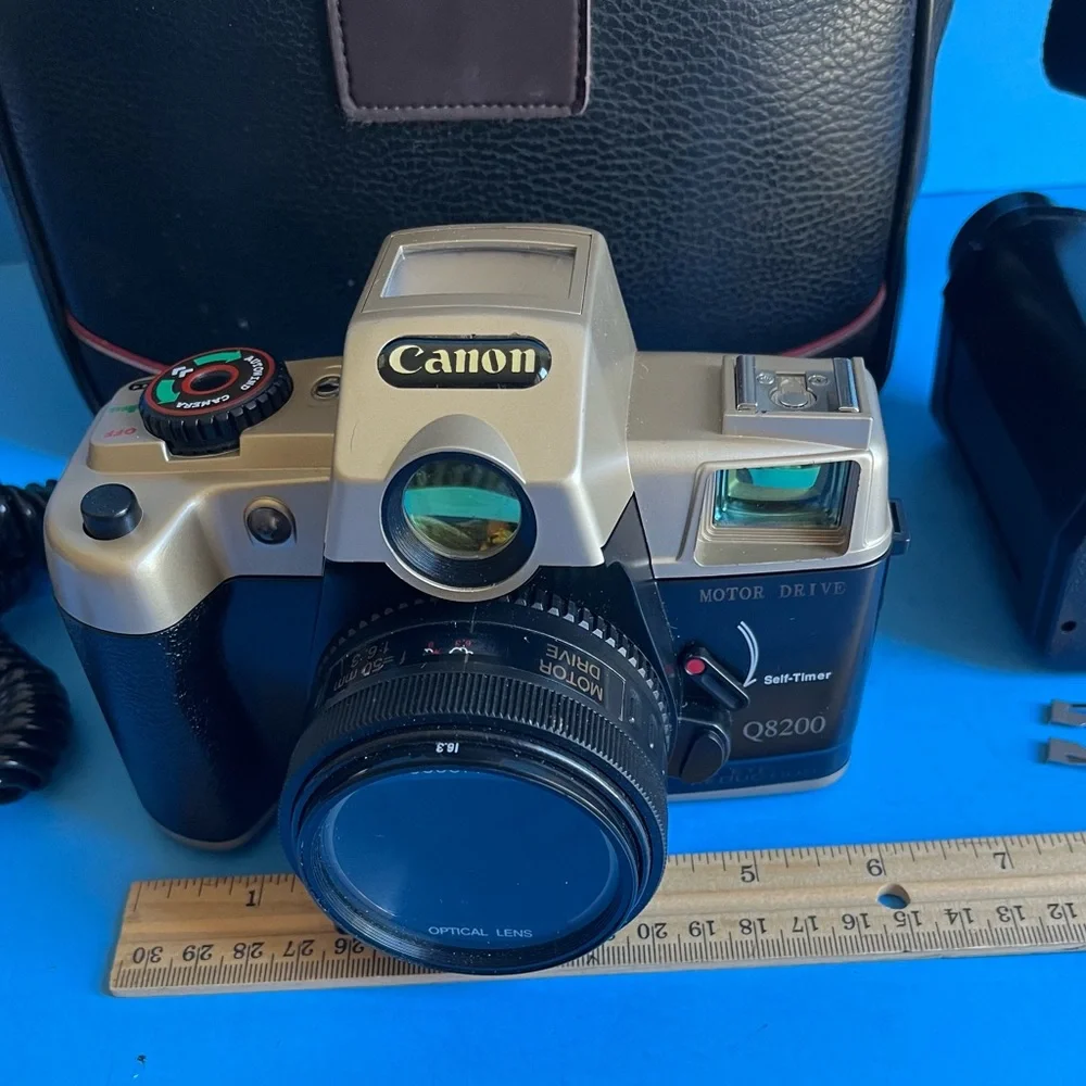Vintage Canon Q8200 35 mm with accessories and bag.